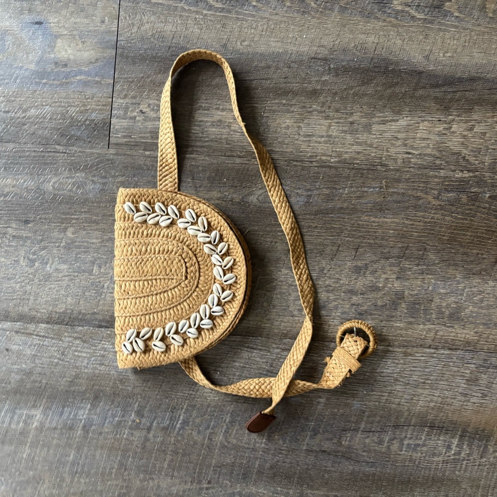 Elegant Tan Woven Shoulder Bag